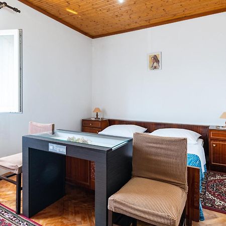 Apartments And Rooms With Parking Space Skrbcici, Krk - 21231 エクステリア 写真