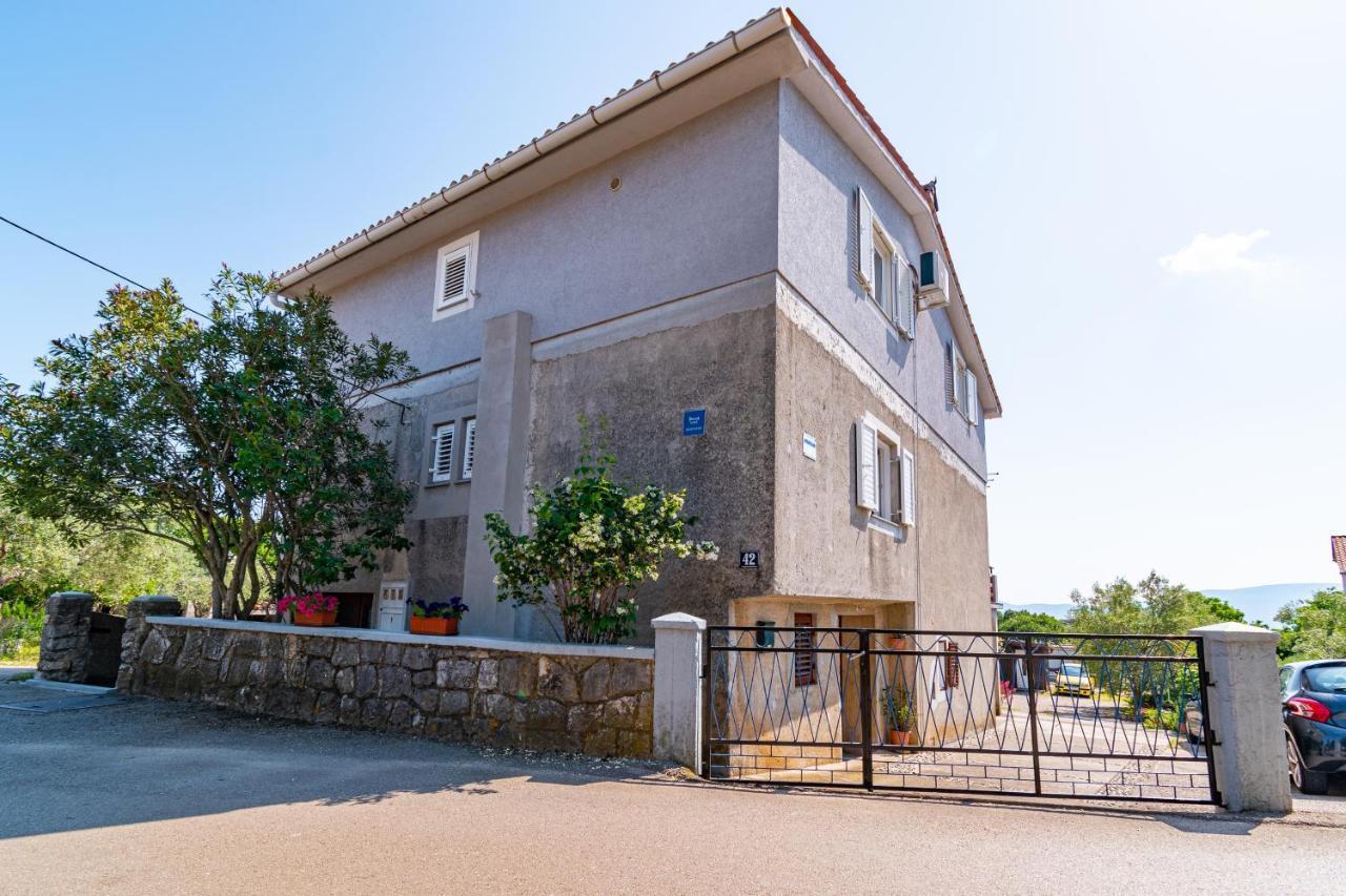 Apartments And Rooms With Parking Space Skrbcici, Krk - 21231 エクステリア 写真