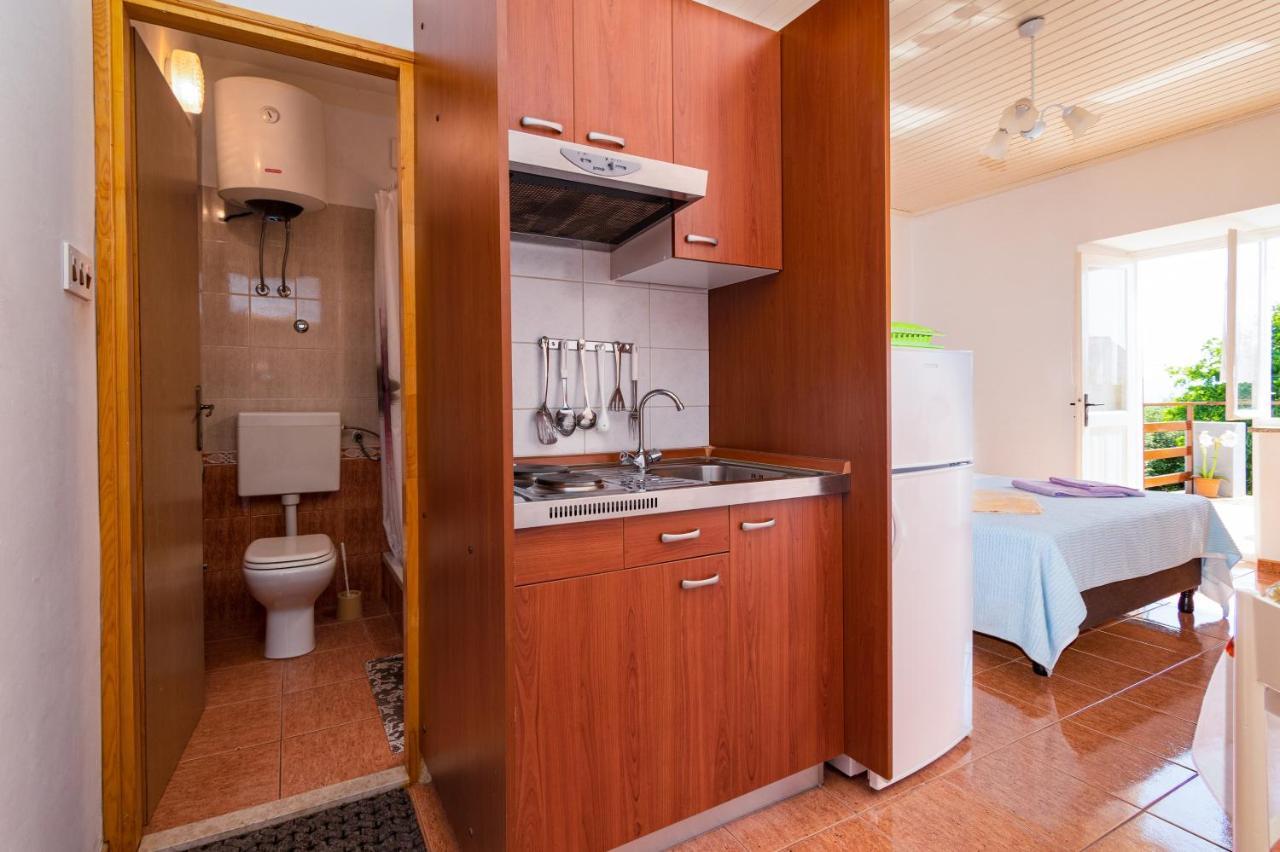 Apartments And Rooms With Parking Space Skrbcici, Krk - 21231 エクステリア 写真