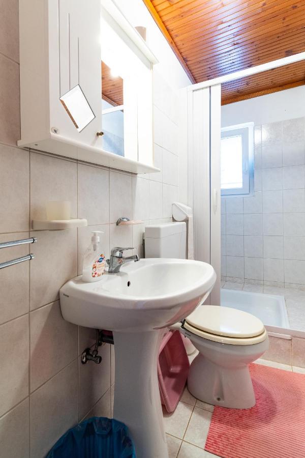 Apartments And Rooms With Parking Space Skrbcici, Krk - 21231 エクステリア 写真
