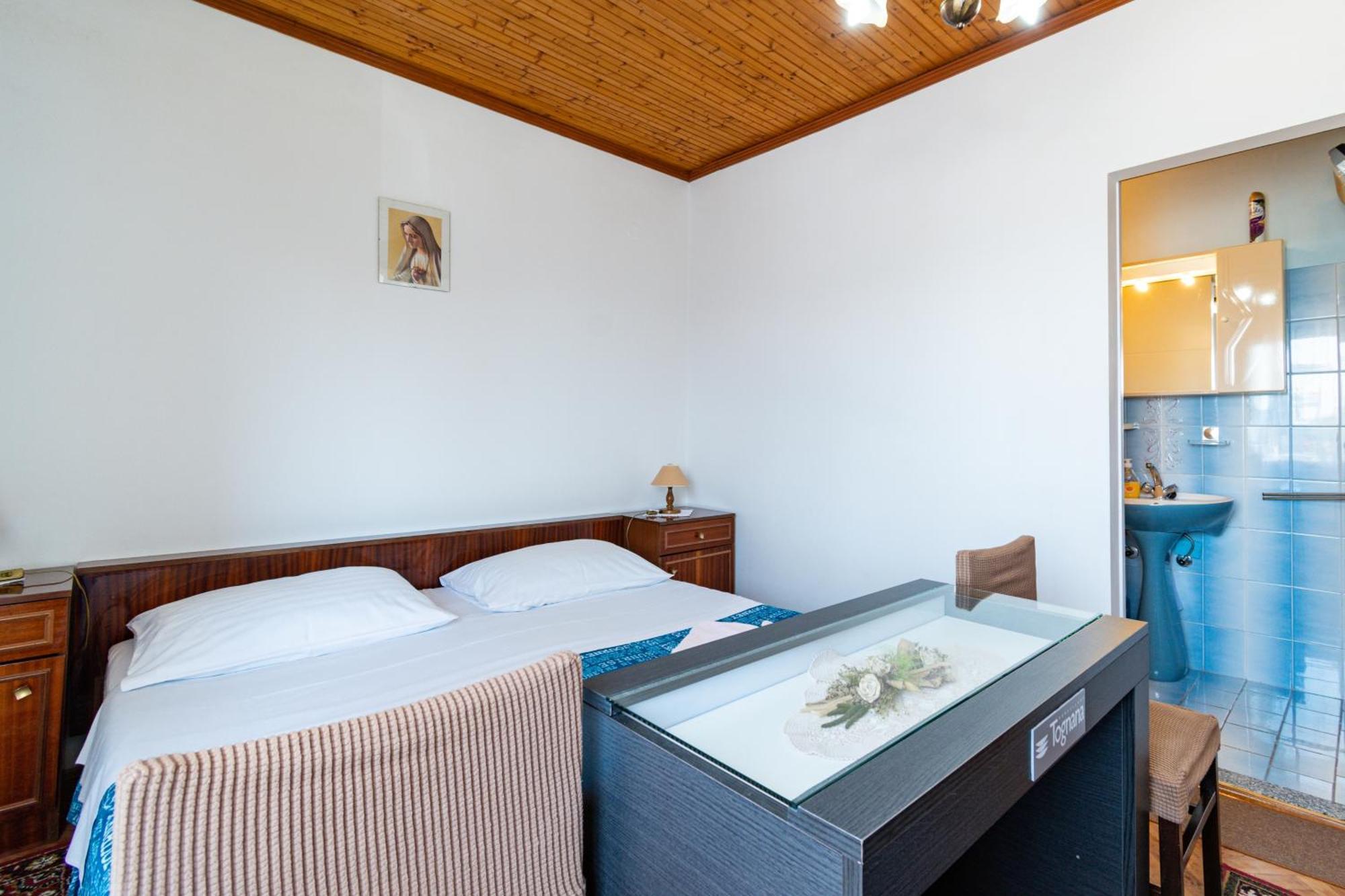 Apartments And Rooms With Parking Space Skrbcici, Krk - 21231 部屋 写真