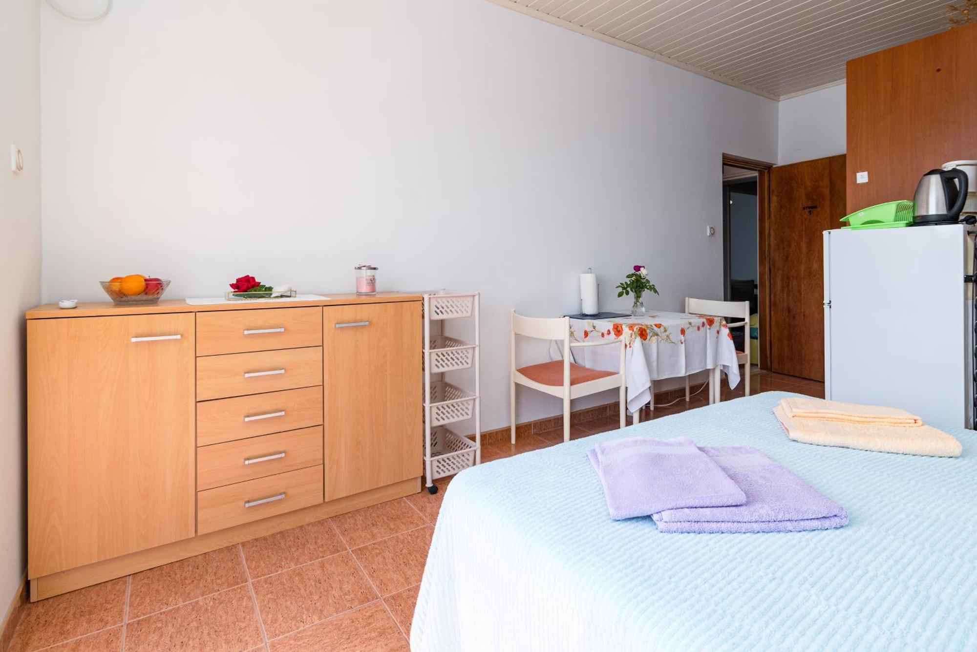 Apartments And Rooms With Parking Space Skrbcici, Krk - 21231 部屋 写真