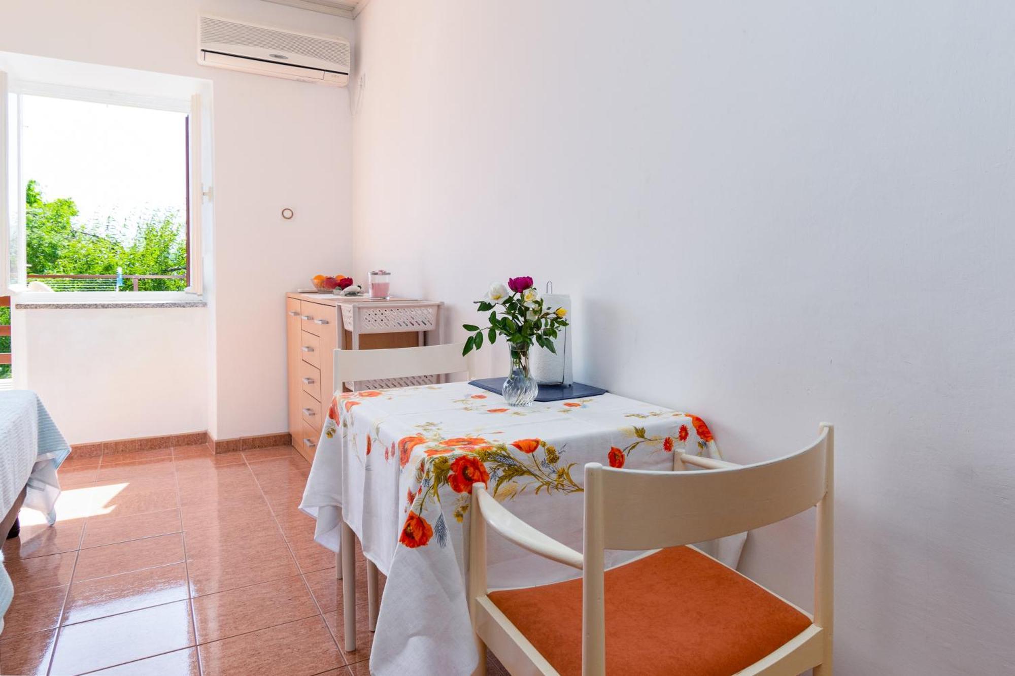 Apartments And Rooms With Parking Space Skrbcici, Krk - 21231 部屋 写真